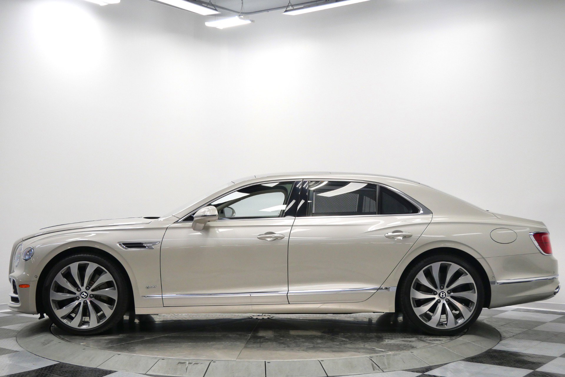 Used 2022 Bentley Flying Spur Plug-In Hybrid image 6