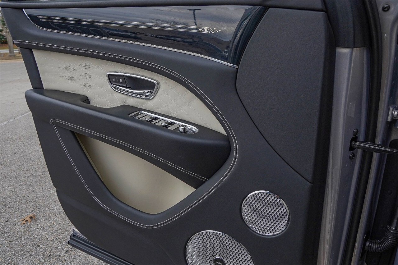 Certified 2024 Bentley Bentayga Extended Wheelbase image 35
