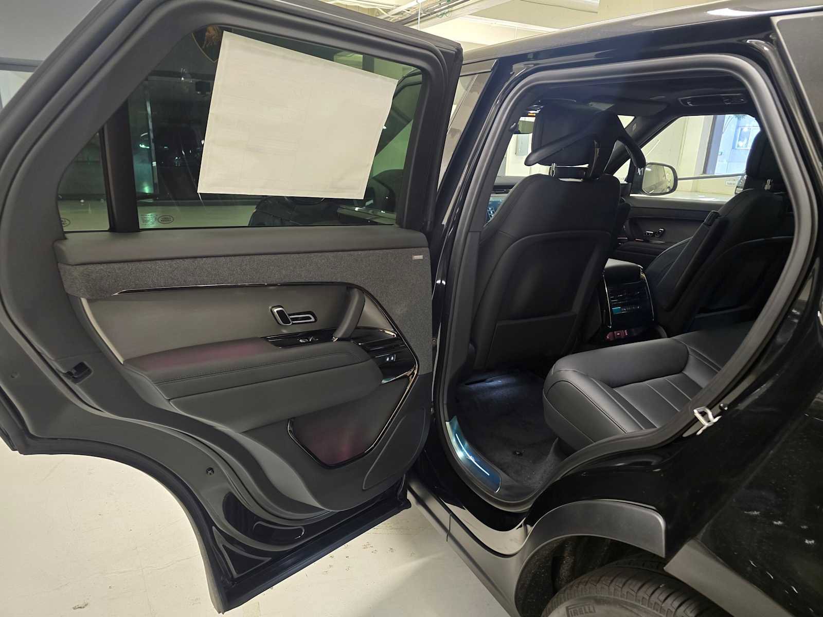 Used 2026 Land Rover Range Rover Sport SE image 17