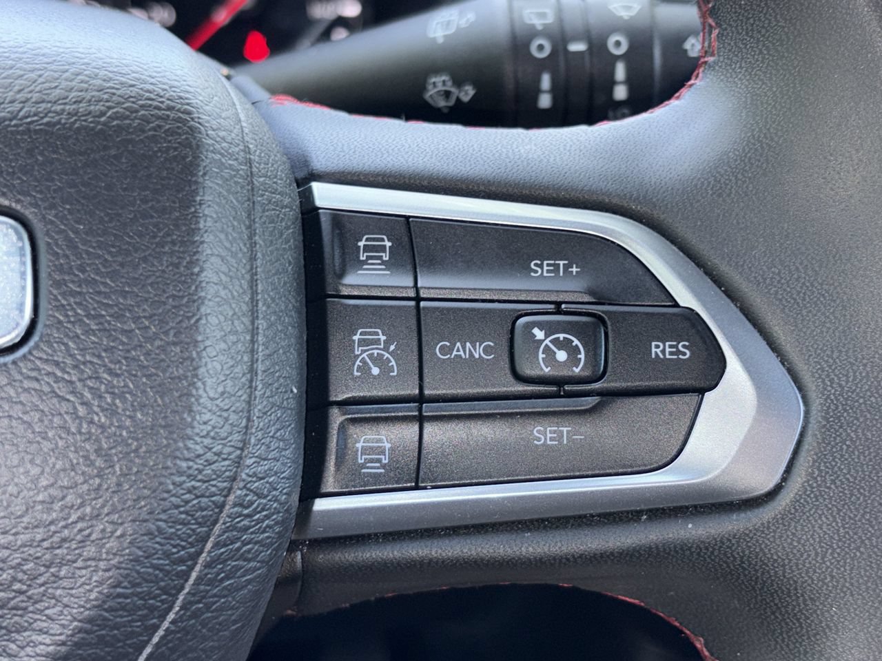 Used 2024 Jeep Compass Trailhawk AWD/4WD image 15