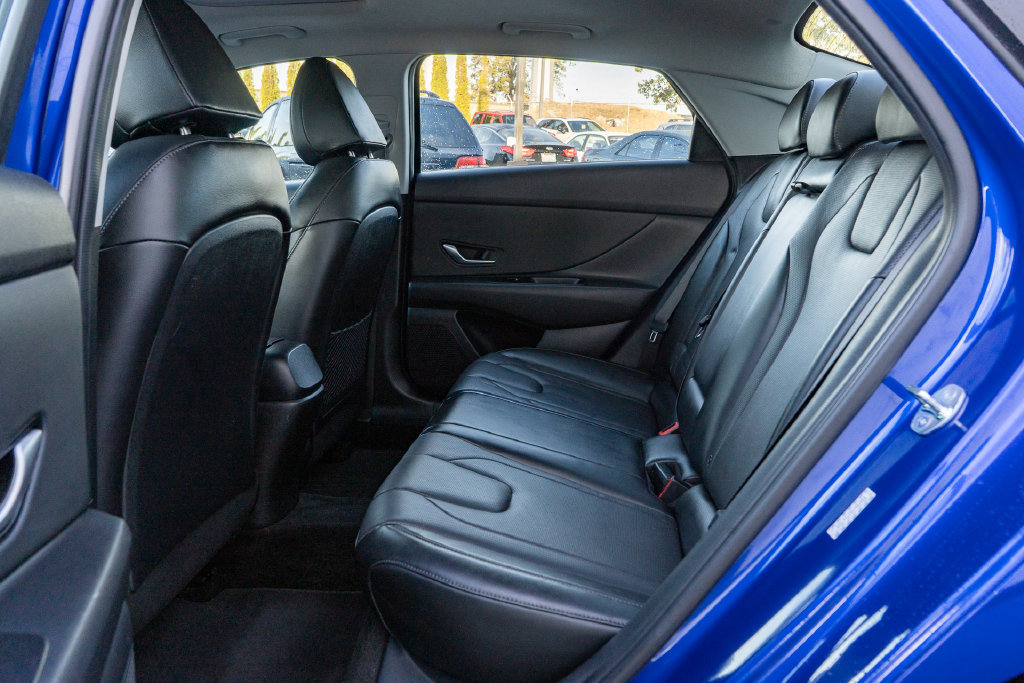 Used 2023 Hyundai Elantra Limited FWD image 18