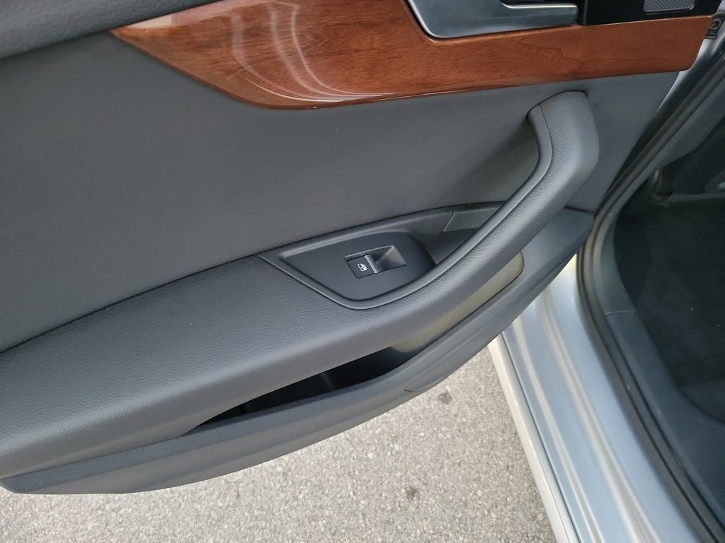 Used 2023 Audi A4 2.0T Premium w/ Convenience Package image 12