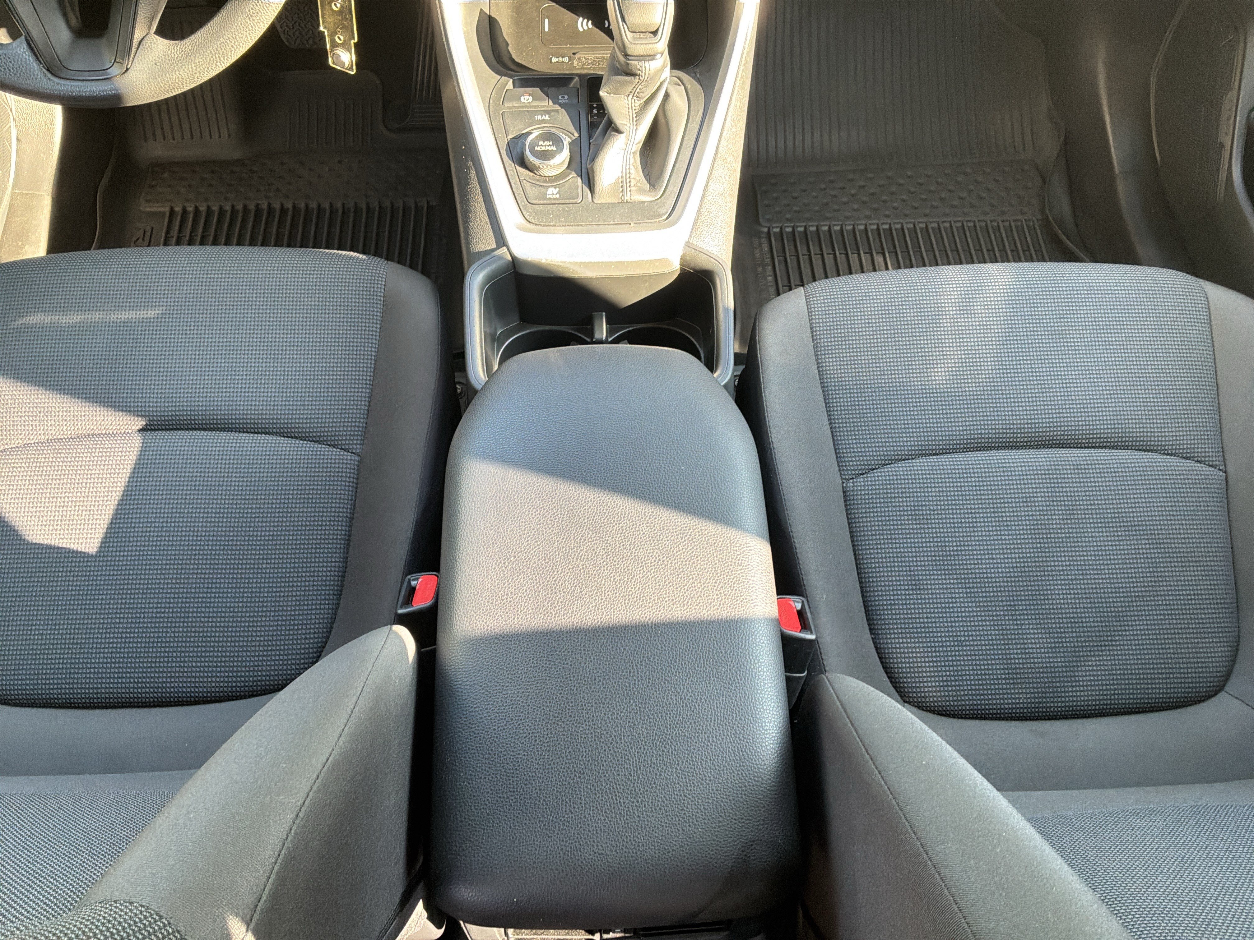 Used 2025 Toyota RAV4 LE AWD/4WD image 28