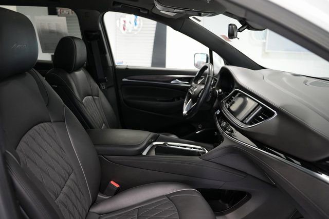Used 2024 Buick Enclave Avenir image 24