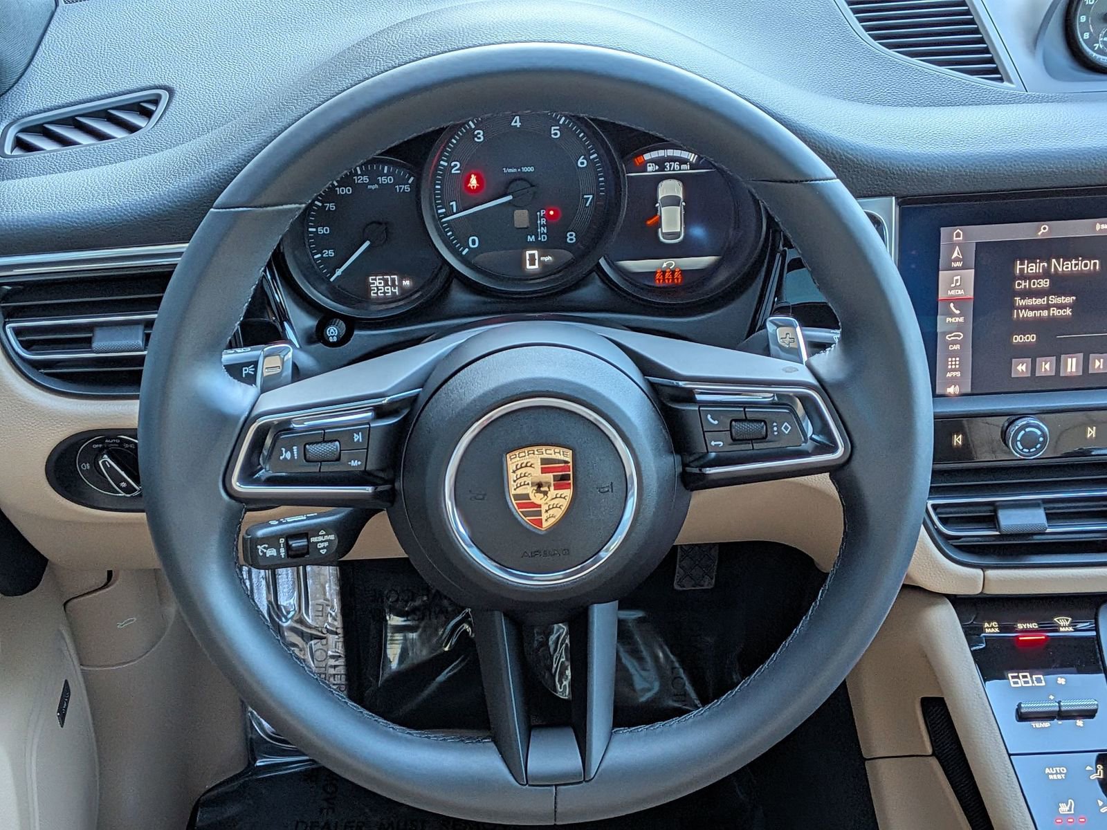 Certified 2025 Porsche Macan image 15