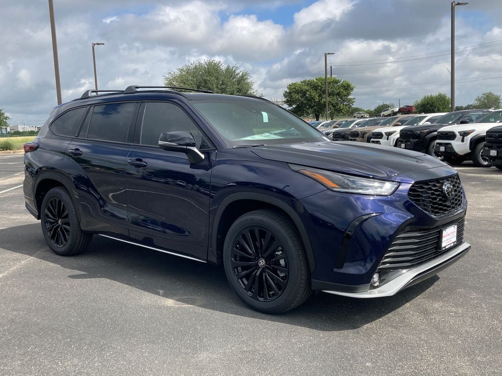 New 2026 Toyota Highlander XSE AWD/4WD image 3