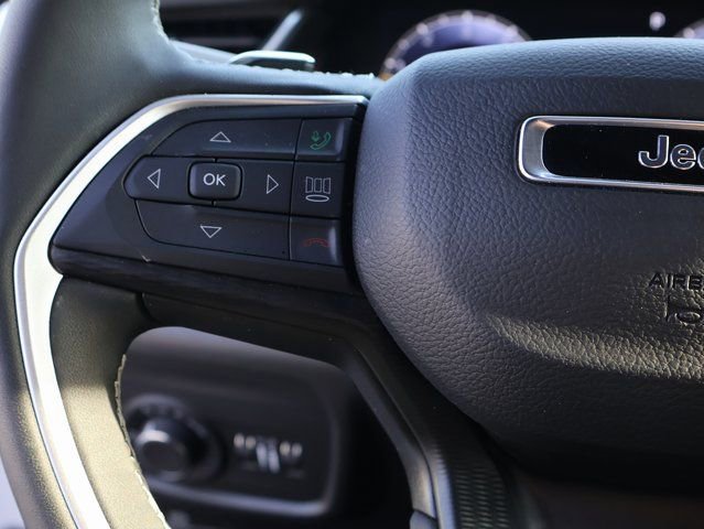Used 2024 Jeep Grand Cherokee Altitude image 39