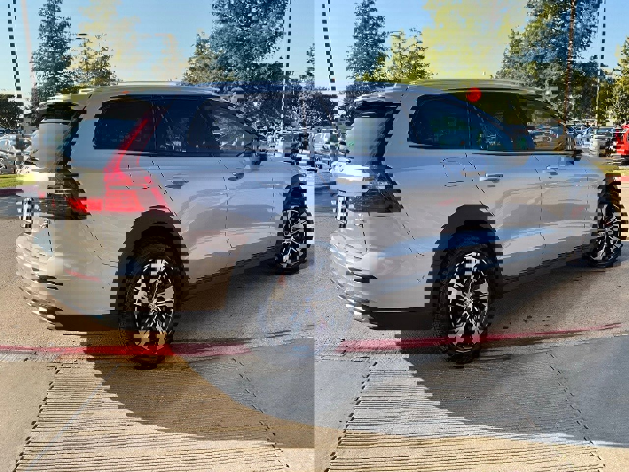 Used 2025 Volvo V60 B5 Cross Country Plus image 6