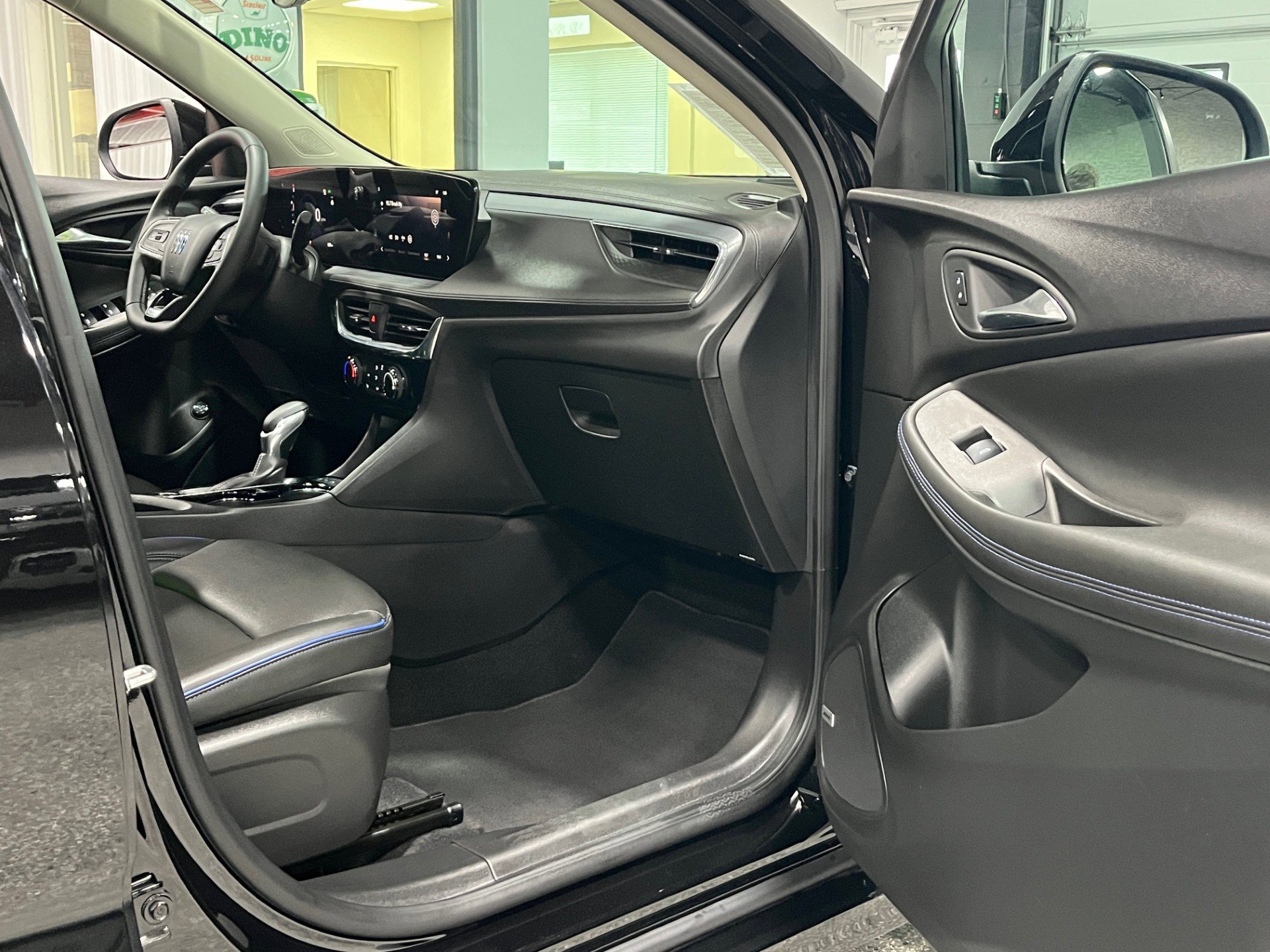 Certified 2025 Buick Encore GX Sport Touring w/ Experience Buick Package AWD/4WD image 8