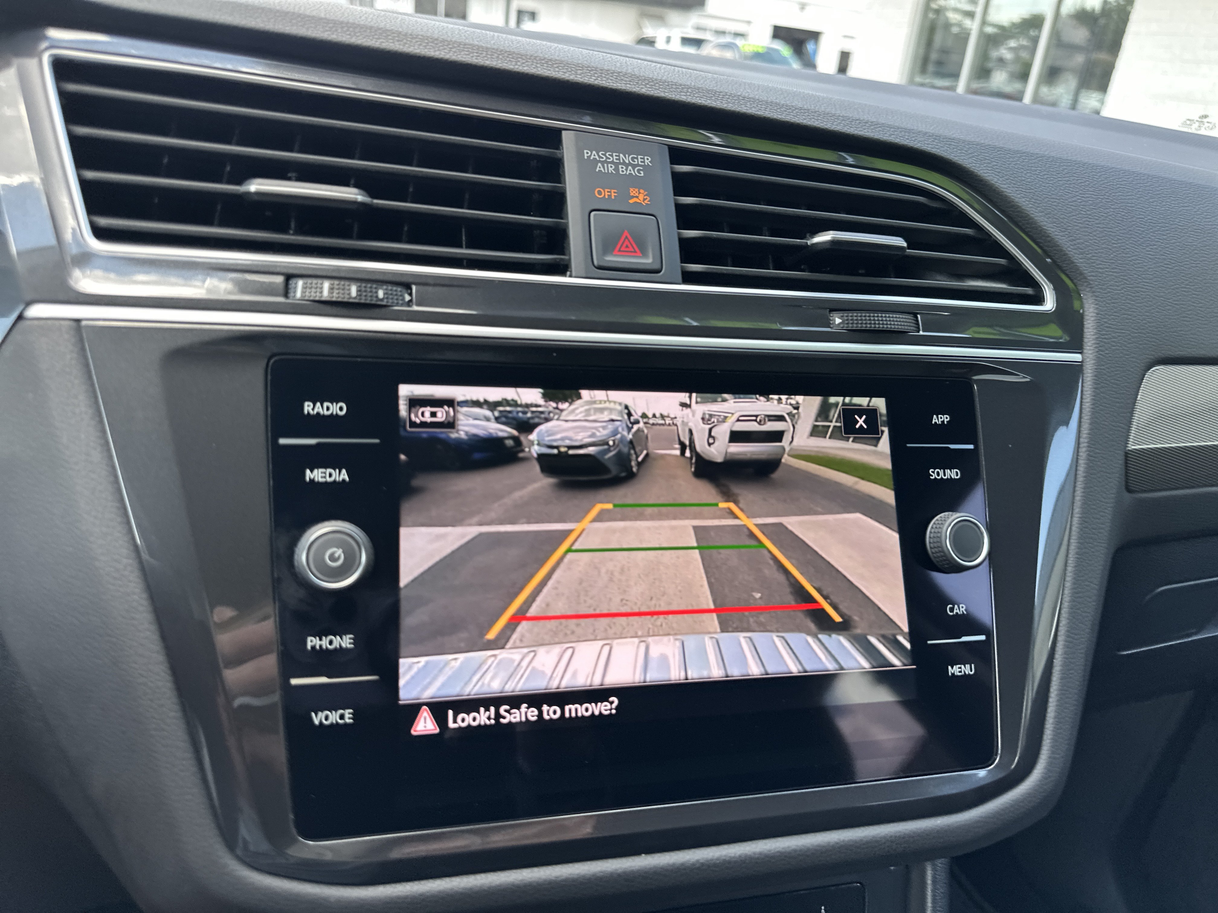 Used 2024 Volkswagen Tiguan SE FWD image 18