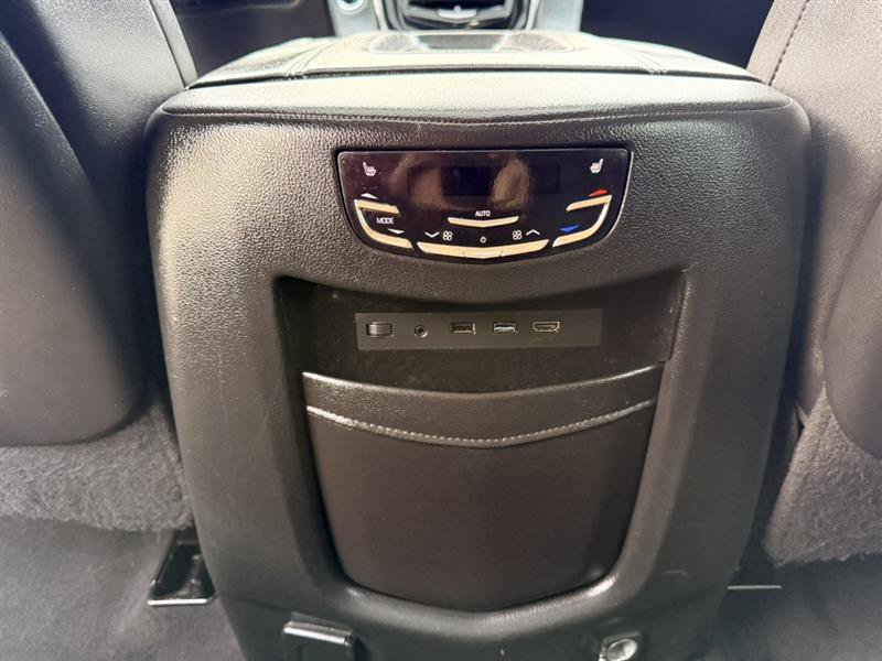 Used 2017 Cadillac Escalade Luxury AWD/4WD image 21