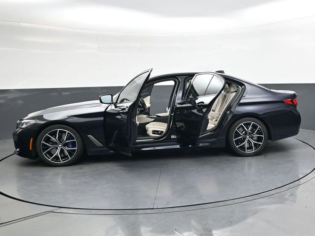 Used 2023 BMW M550i xDrive w/ Dynamic Handling Package image 34