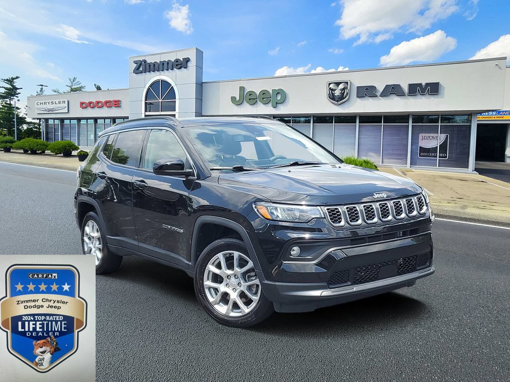Used 2024 Jeep Compass Latitude w/ Sun and Sound Group AWD/4WD image 1