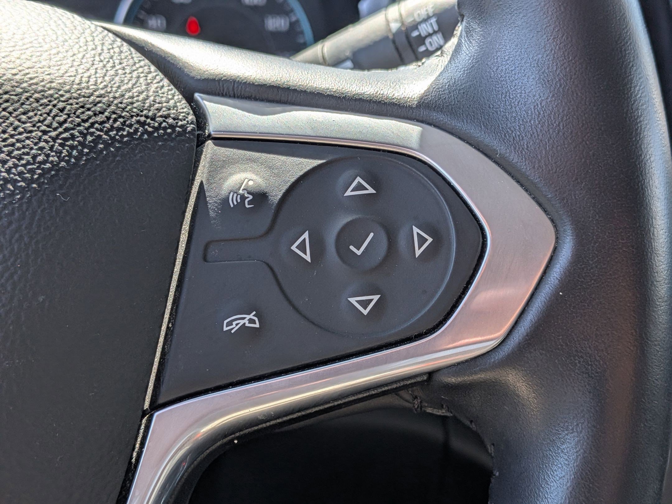 Used 2020 Chevrolet Traverse LT image 13