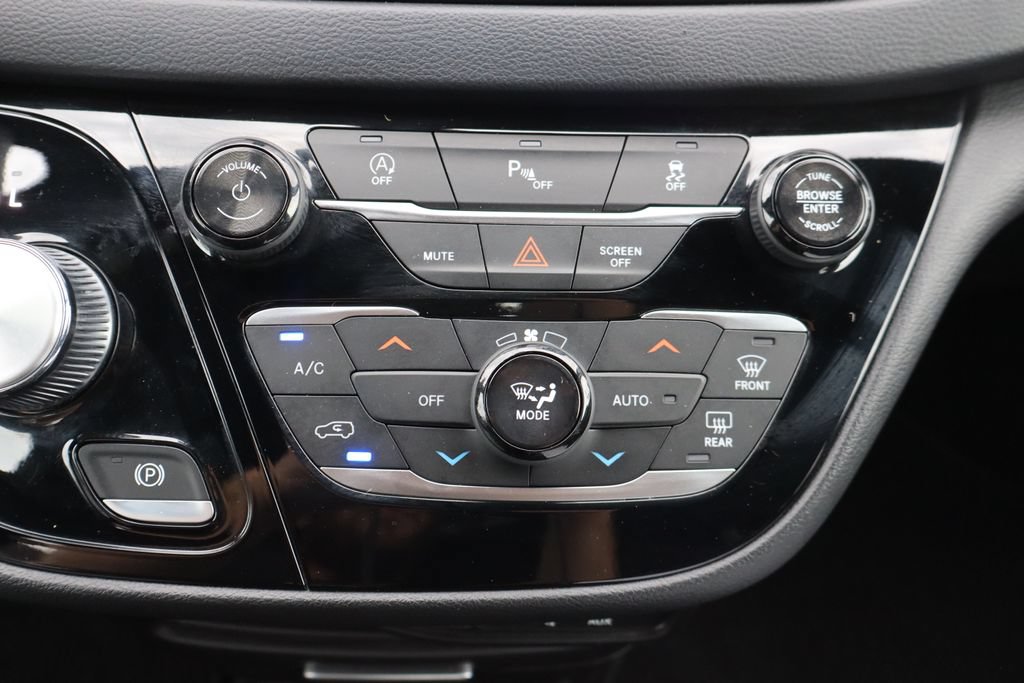 Used 2018 Chrysler Pacifica Touring Plus w/ S Appearance Package FWD image 14