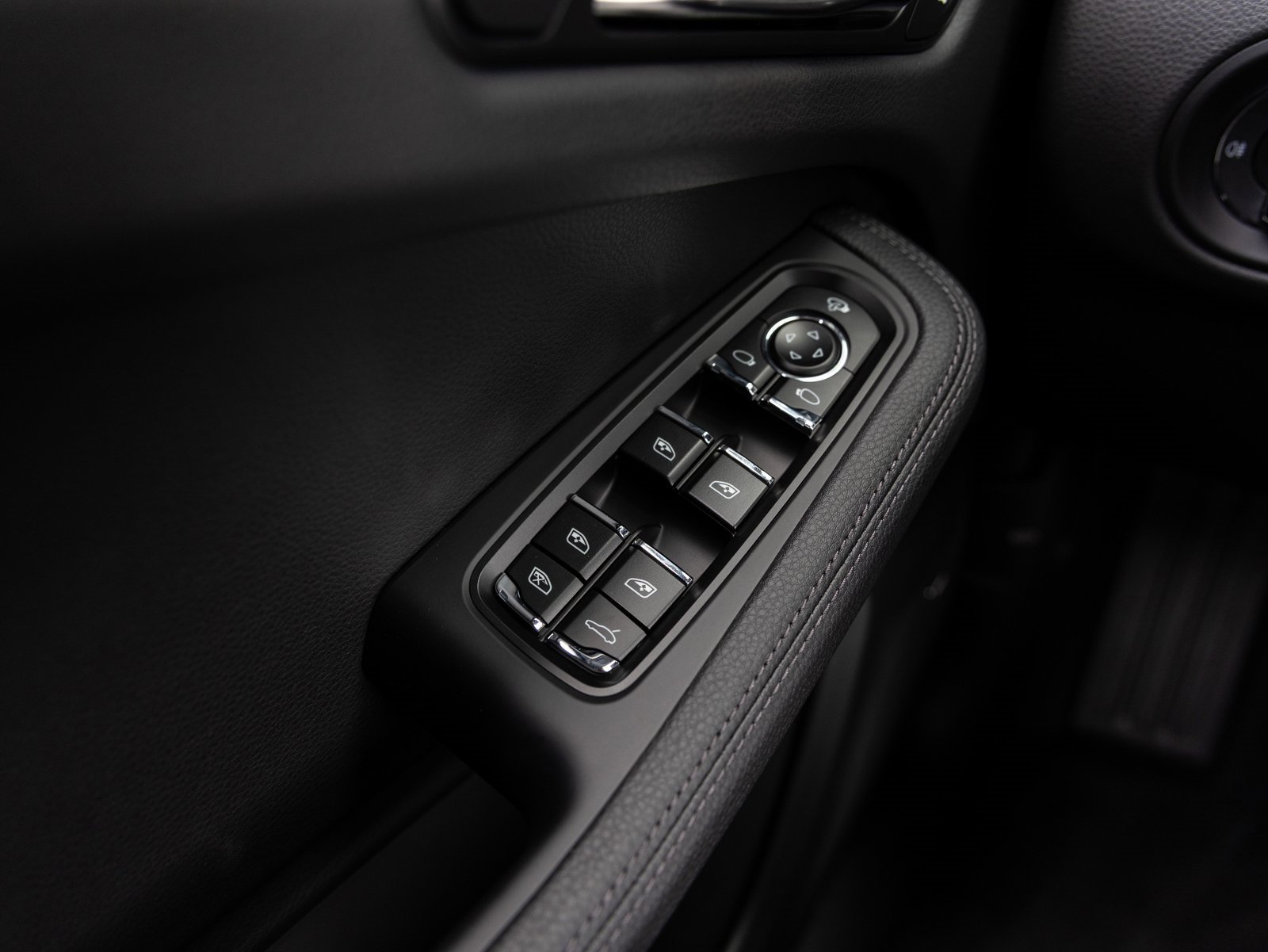 Certified 2026 Porsche Macan image 21