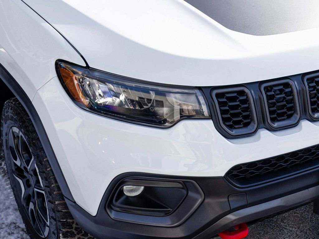 Used 2025 Jeep Compass Trailhawk image 34