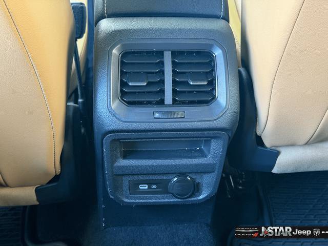 Used 2023 Volkswagen Tiguan SE image 25