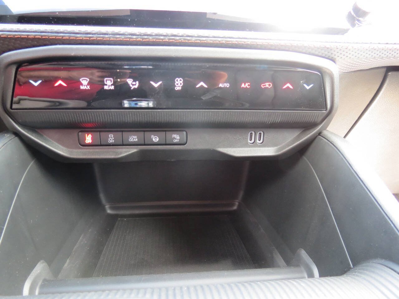 New 2026 Jeep Cherokee Overland w/ Advanced Pro Tech Group AWD/4WD image 11