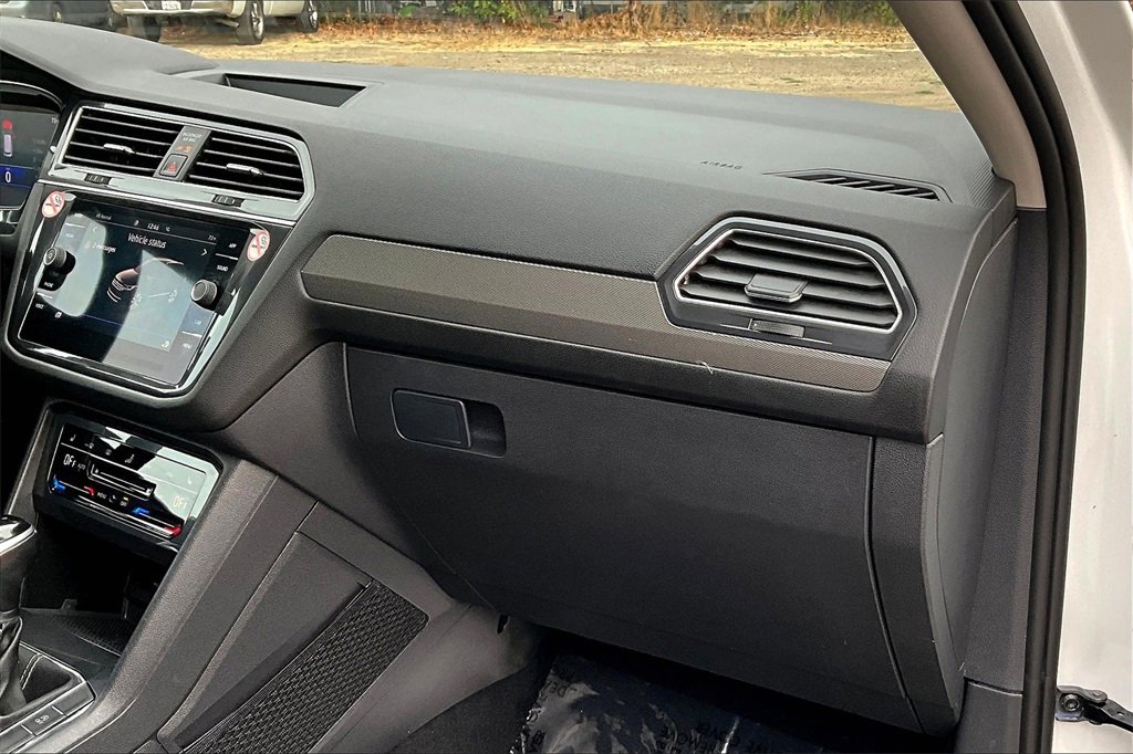 Used 2022 Volkswagen Tiguan SE image 18