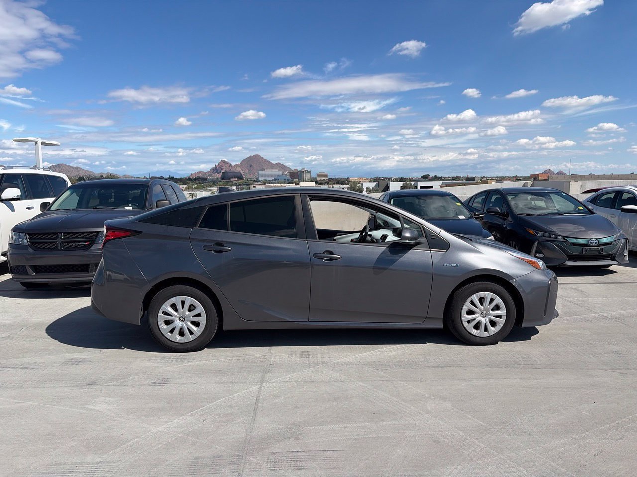 Used 2022 Toyota Prius LE FWD image 3