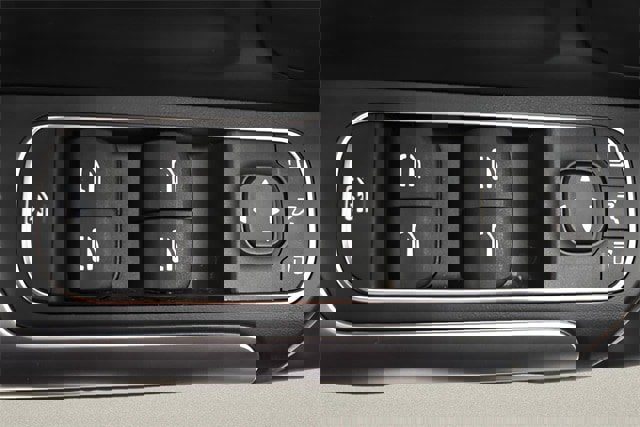 Used 2025 Mercedes-Benz GLA 250 4MATIC w/ Driver Assistance Package image 23