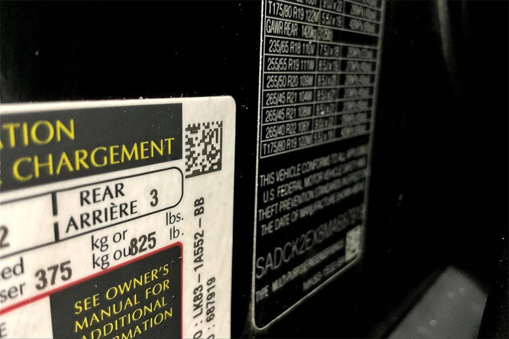 Used 2021 Jaguar F-PACE image 18