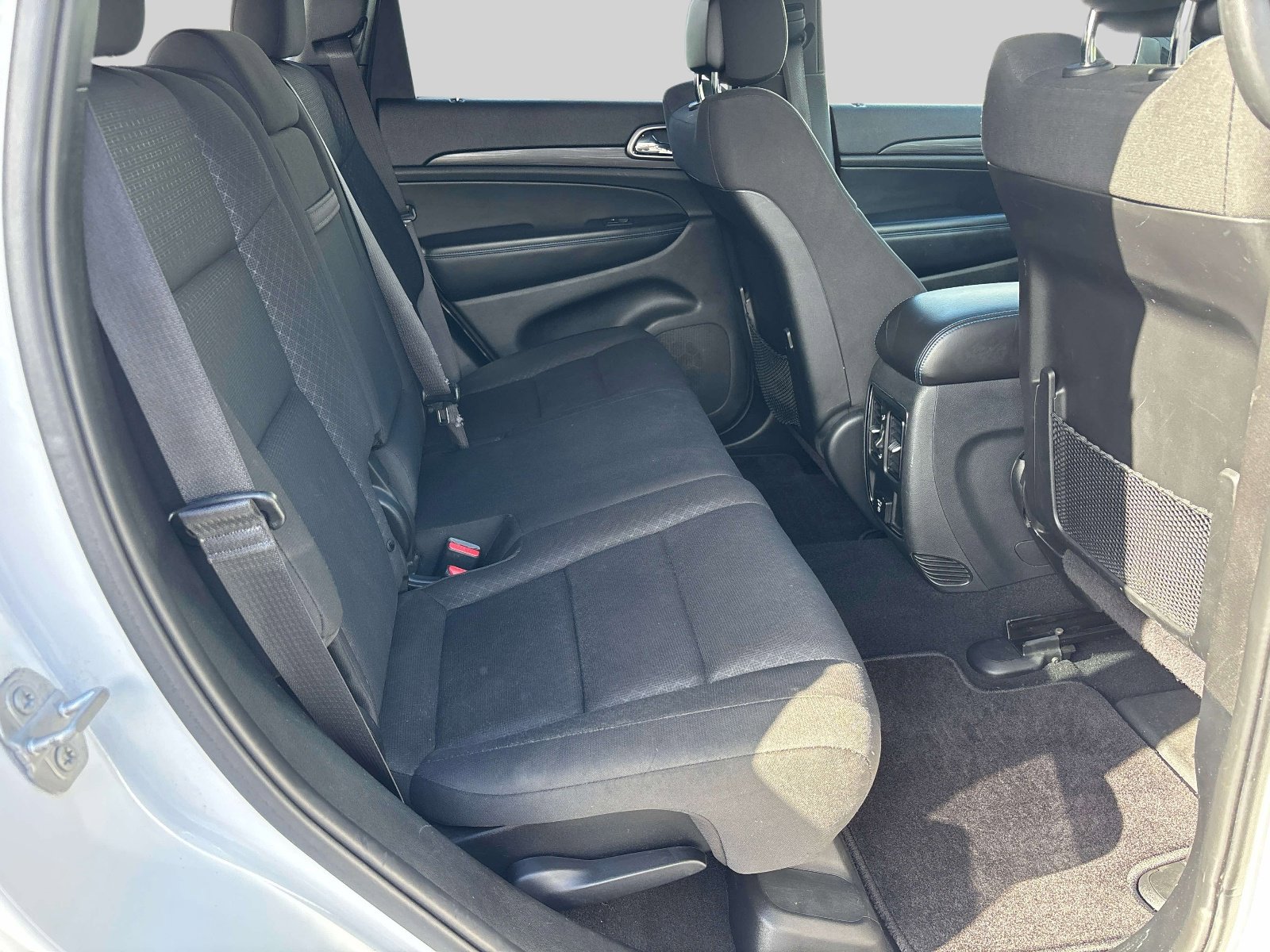 Used 2019 Jeep Grand Cherokee Laredo AWD/4WD image 14