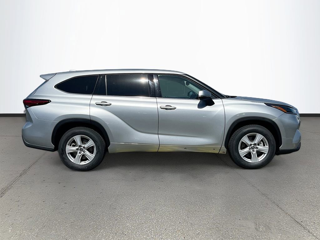 Used 2021 Toyota Highlander LE image 8