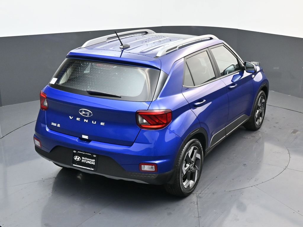 Certified 2025 Hyundai Venue SEL image 18