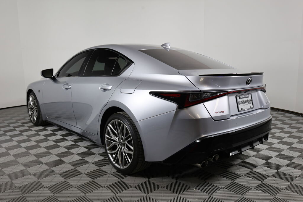 Used 2022 Lexus IS 500 RWD image 4
