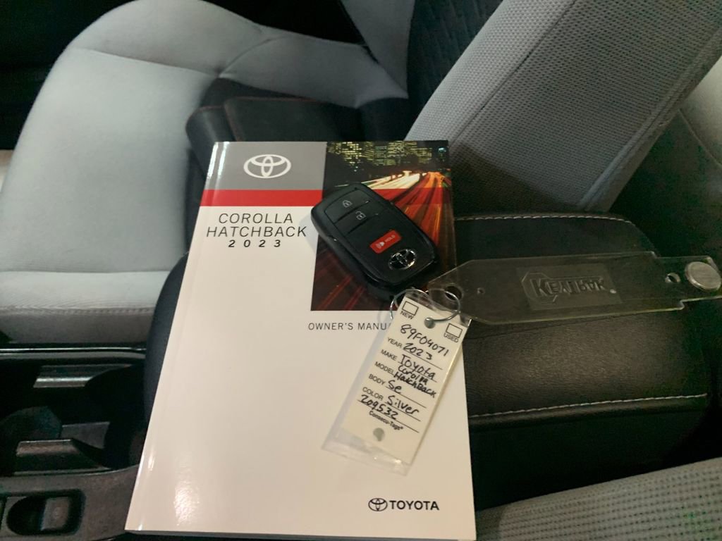 Used 2023 Toyota Corolla SE w/ SE Premium Package FWD image 9