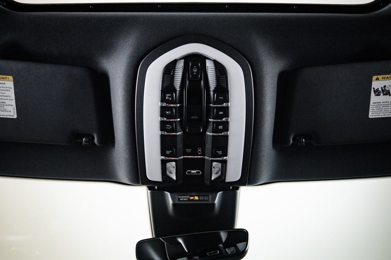 Certified 2023 Porsche Macan AWD/4WD image 20