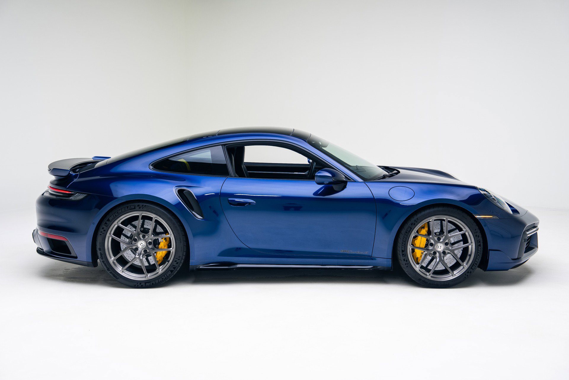Used 2022 Porsche 911 Turbo S image 19