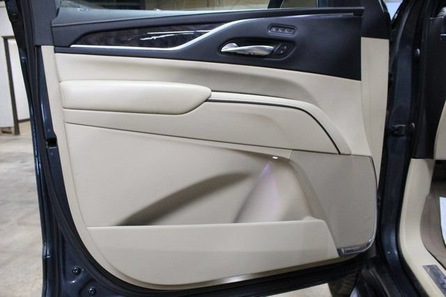 Certified 2022 Cadillac Escalade ESV Premium Luxury AWD/4WD image 18