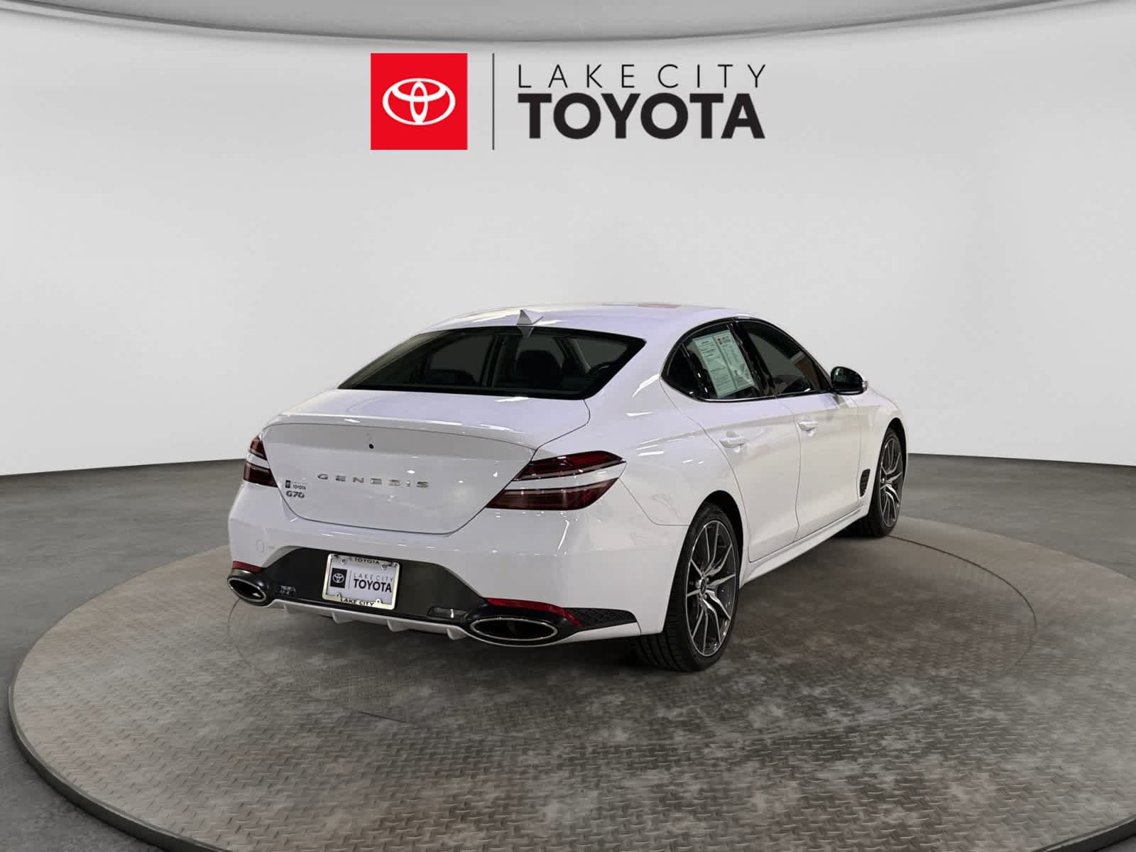 Used 2025 Genesis G70 2.5T RWD image 9