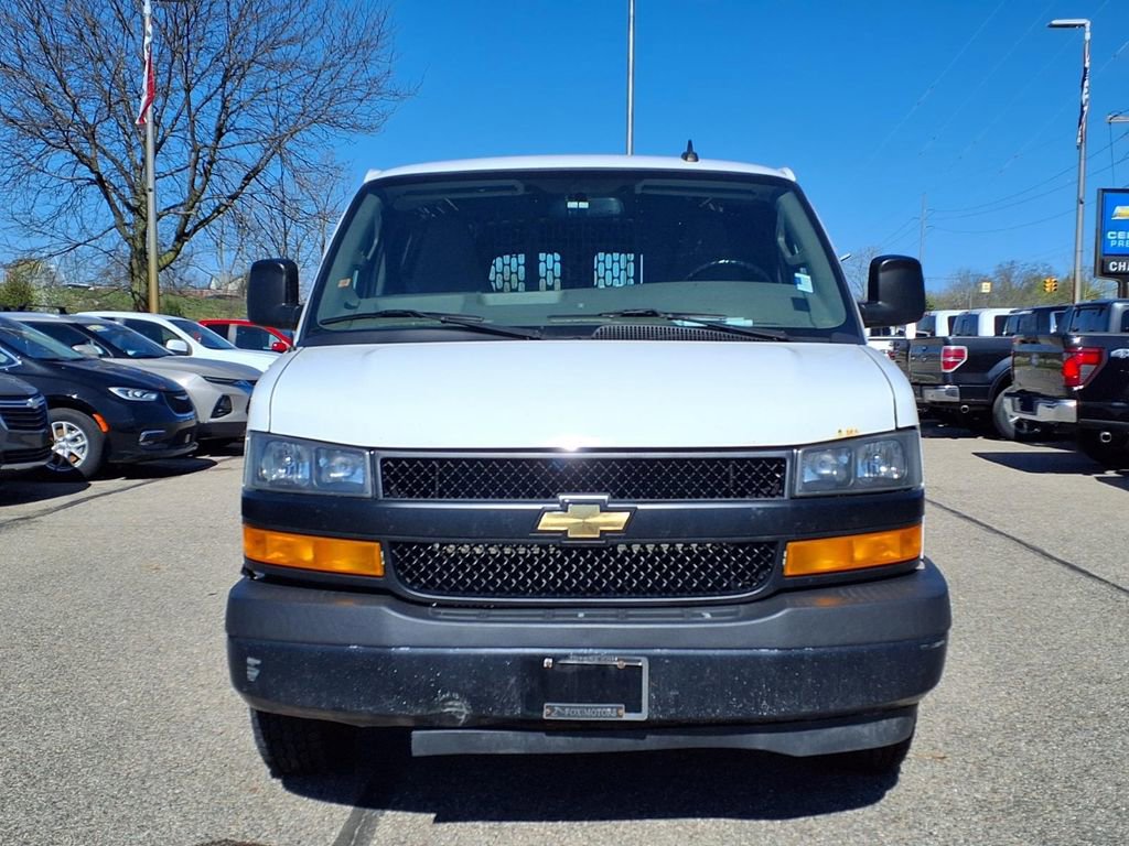 Used 2018 Chevrolet Express 3500 Extended w/ Driver Convenience Package RWD video 2