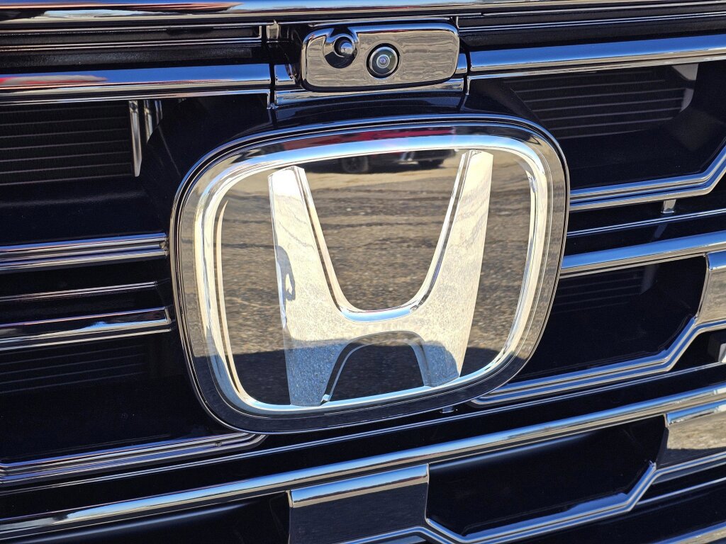 New 2026 Honda Pilot Black Edition image 3