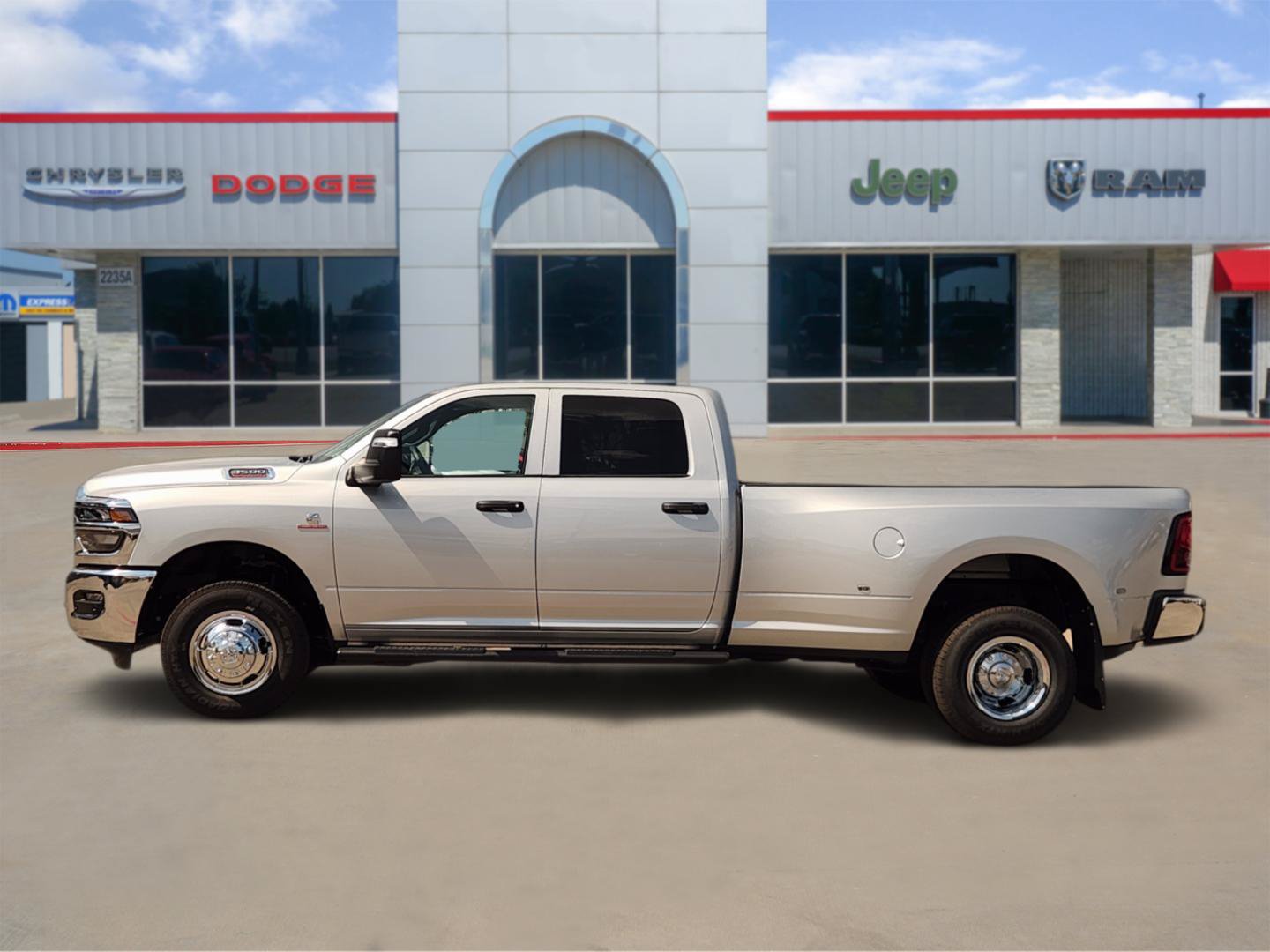 New 2027 RAM 3500 Tradesman AWD/4WD image 3