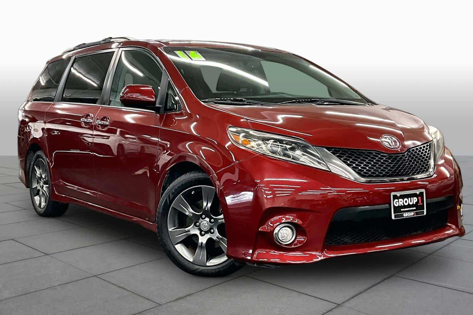 Used 2016 Toyota Sienna SE Premium FWD image 2