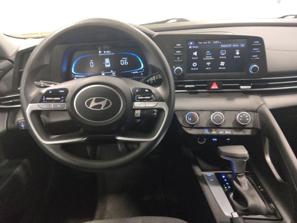Used 2025 Hyundai Elantra SE FWD image 22