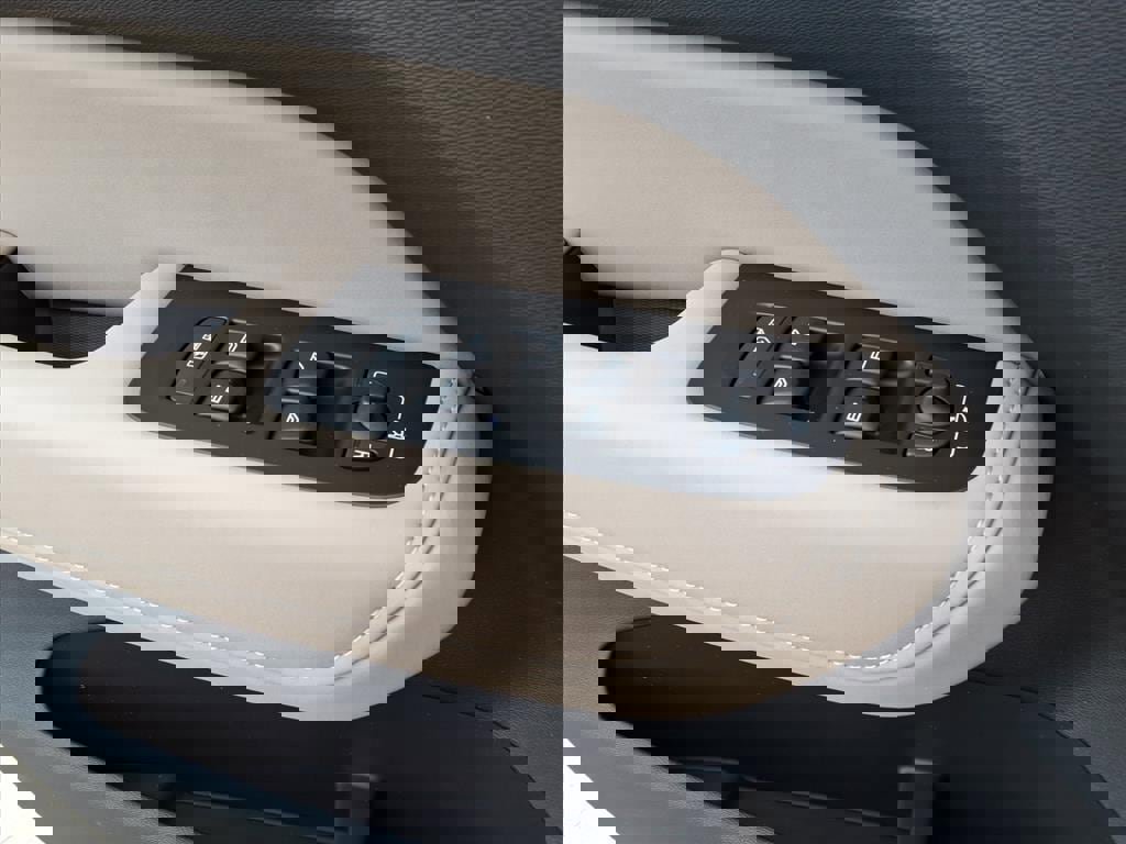 New 2026 Volvo XC60 B5 Plus w/ Protection Package Premier image 23