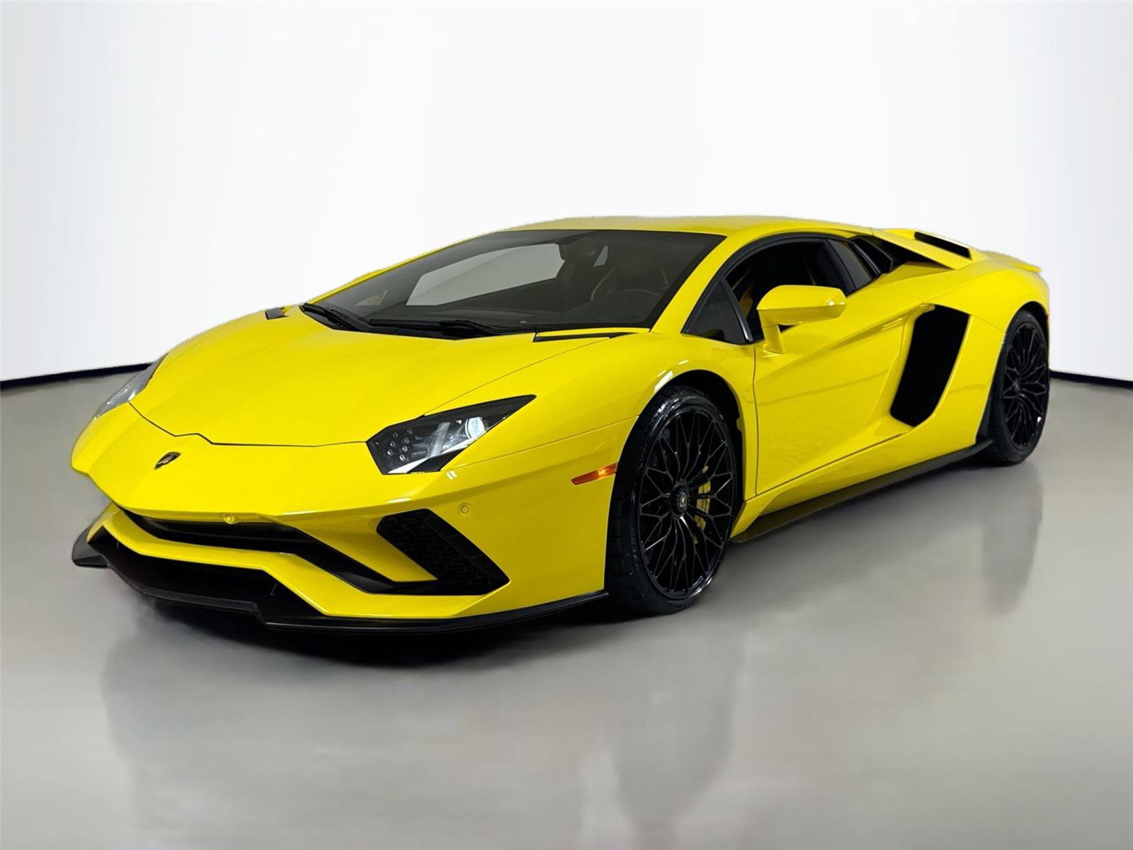 Used 2018 Lamborghini Aventador S AWD/4WD image 39