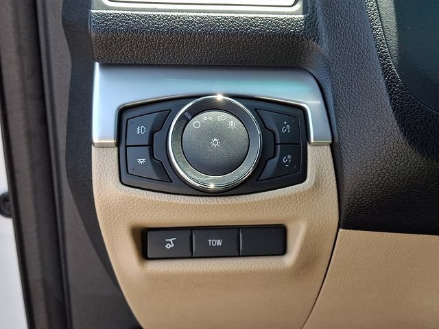 Used 2017 Ford Explorer XLT w/ Equipment Group 202A AWD/4WD image 27