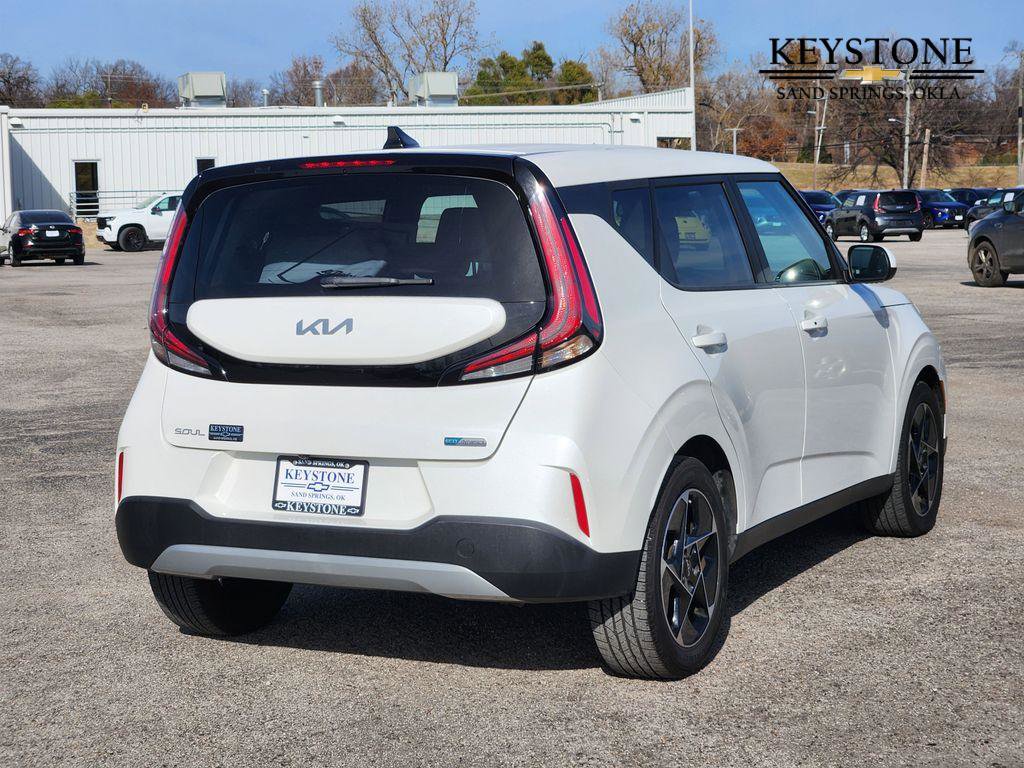Used 2023 Kia Soul EX image 5