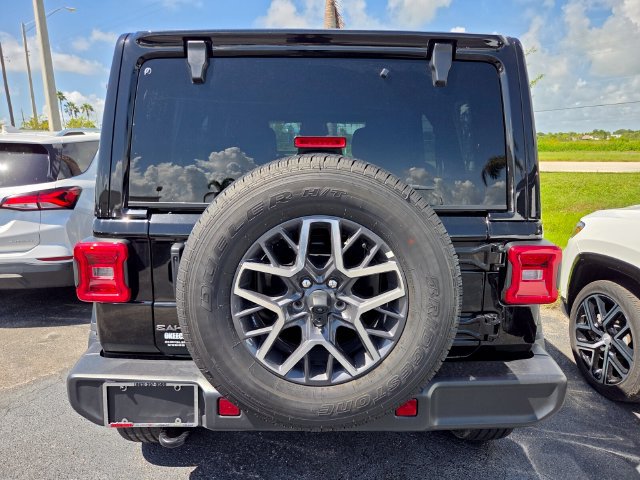 Used 2026 Jeep Wrangler Unlimited Sahara AWD/4WD image 5