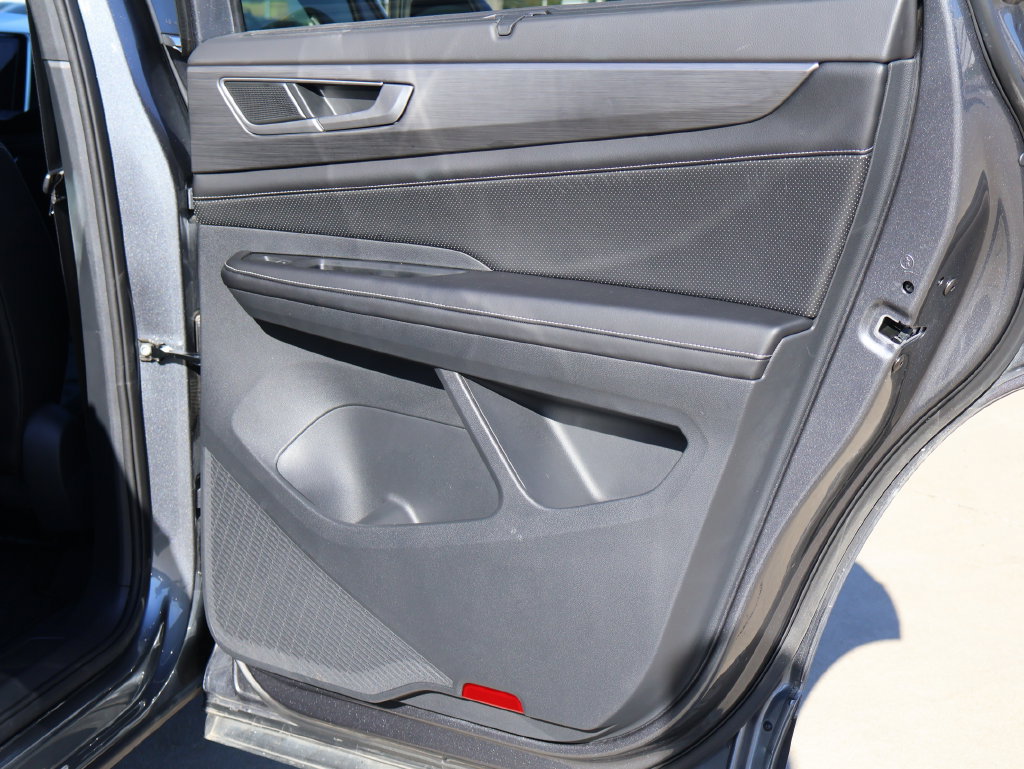 Certified 2024 Volkswagen Atlas Cross Sport SE w/ Panoramic Sunroof Package AWD/4WD image 43