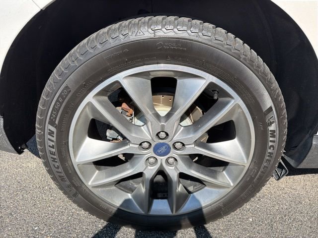 Used 2018 Ford Edge Titanium w/ Equipment Group 302A AWD/4WD image 13