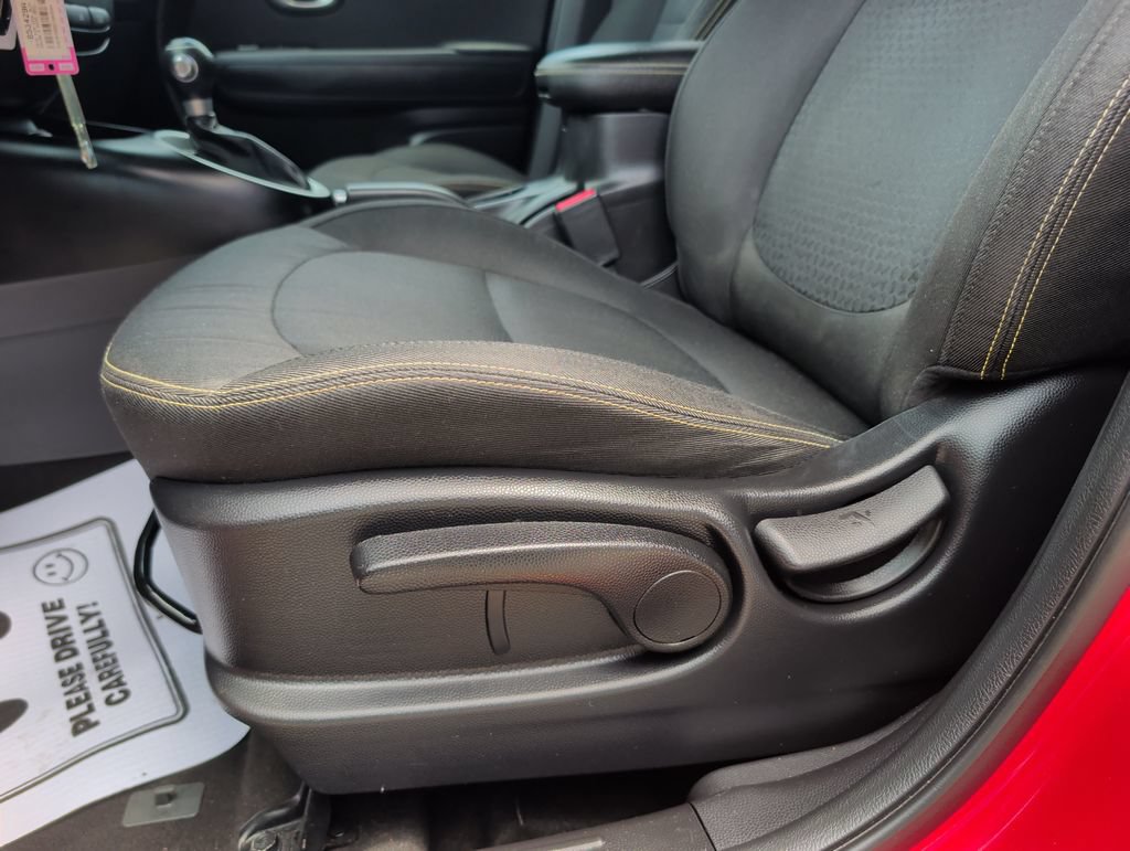 Used 2016 Kia Soul + FWD image 9