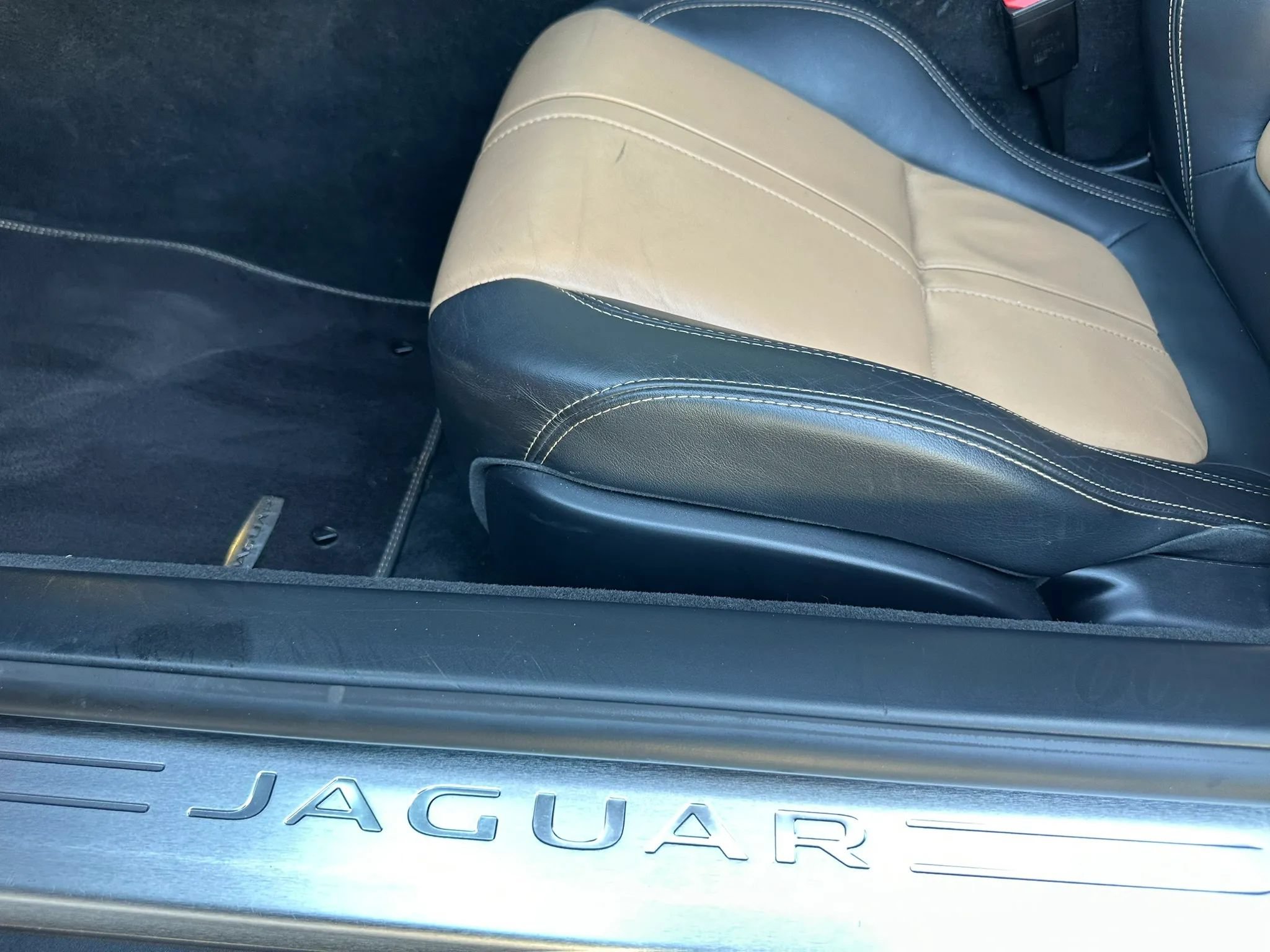 Used 2015 Jaguar F-TYPE R RWD image 29